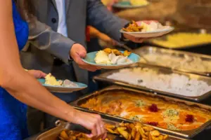 tips Diet Saat Kondangan & Makan Nasi Padang